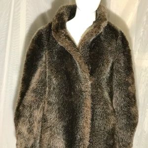 VINTAGE FAUX FUR COAT ( HILLMOOR NY ) MADE IN USA